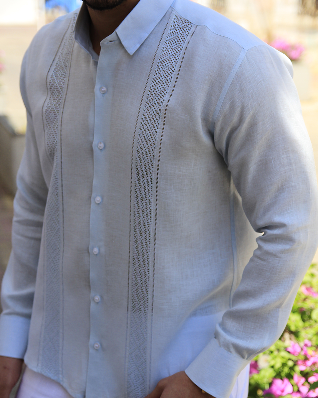 Camisa en lino bordada